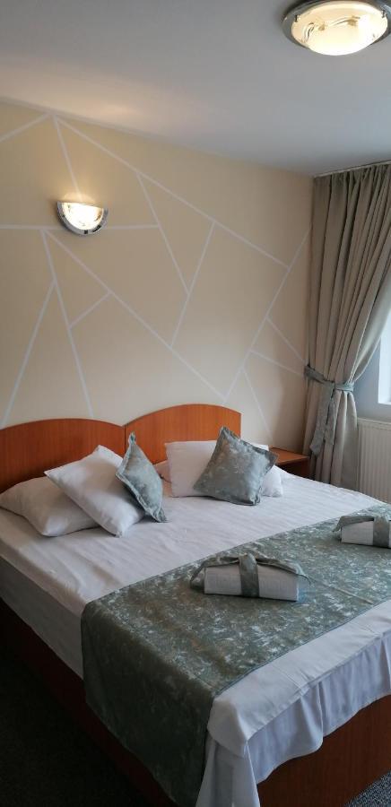 M7 Villa Bed& Bistro Тимишу-де-Жос Экстерьер фото